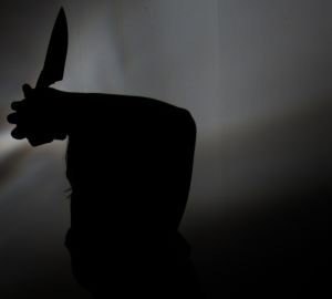 Женщина убила соседа, воткнув нож в глаз