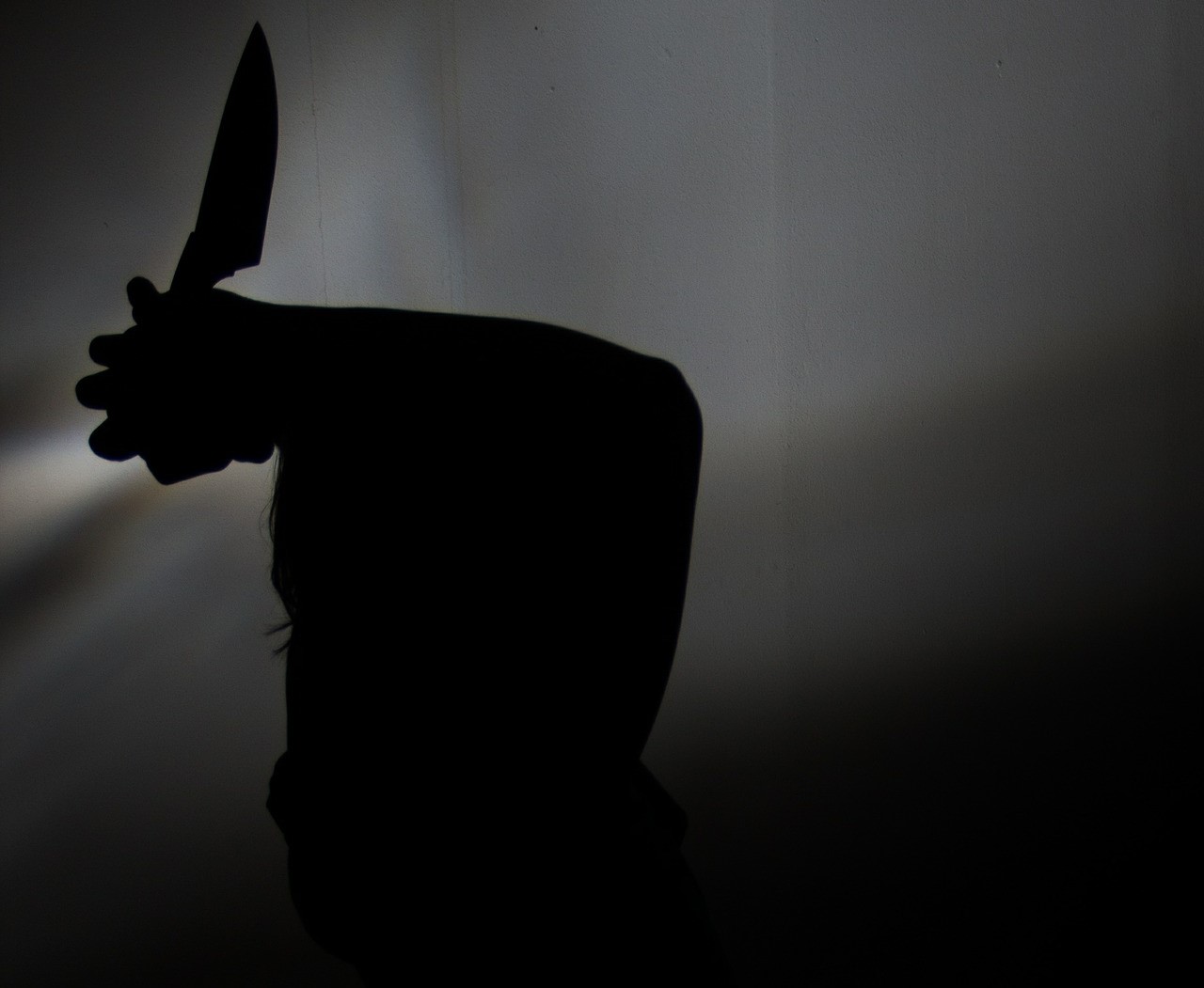 Женщина убила соседа, воткнув нож в глаз