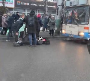 В Пензе пассажир троллейбуса разбил себе голову