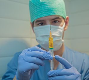 Гинцбург рассказал о безопасности назальной вакцины против ковида