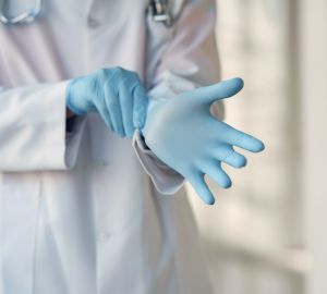 Врач рассказал, как не простудиться в межсезонье