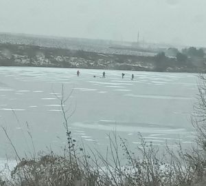 Первые пензенские рыбаки вышли на подледную рыбалку