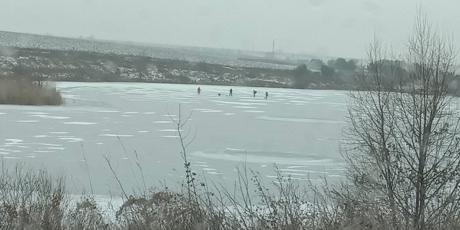 Первые пензенские рыбаки вышли на подледную рыбалку
