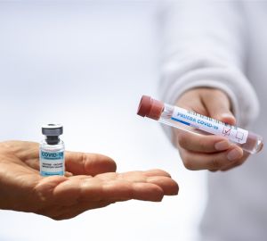 Уровень защиты вакцины от ковида снизился