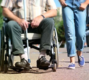 Гражданам, ухаживающим за инвалидами I группы, будут давать дополнительные отпуска