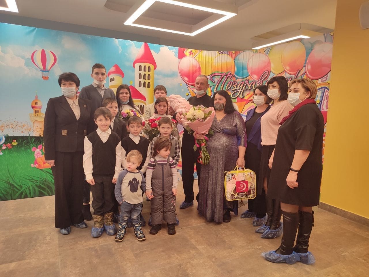 Ольга Чистякова поздравила семью Скоморох с рождением 12-го ребенка