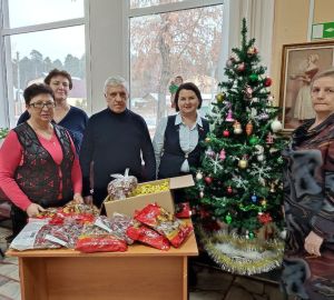 Ольга Чистякова передала подарки для детей из микрорайона Ахуны