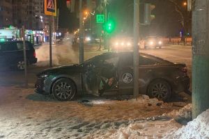 В центре Пензы столкнулись две легковушки