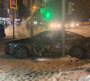 В центре Пензы столкнулись две легковушки