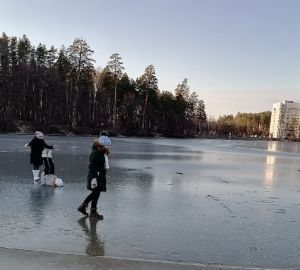 В Заречном детей застали за опасными играми