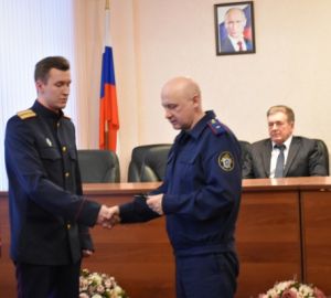 В Пензе молодому следователю вручили ключи от квартиры