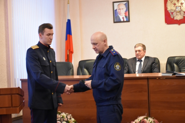 В Пензе молодому следователю вручили ключи от квартиры