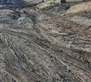 В Нижнем Ломове в грязи утонула машина