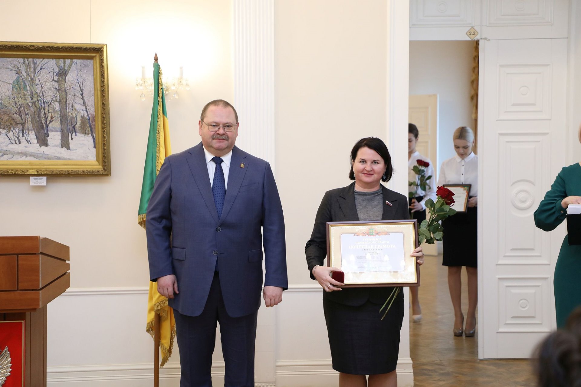 Олег Мельниченко вручил Почетную грамоту Ольге Чистяковой