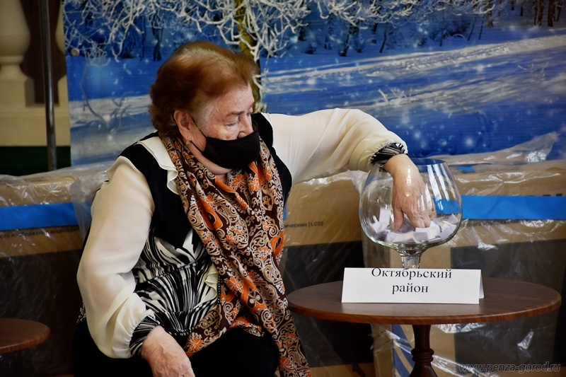 В Пензе началась выдача призов пенсионерам за вакцинацию