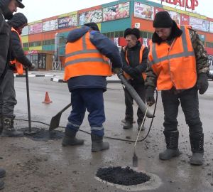 В Кузнецке начали по-новому асфальтировать дороги