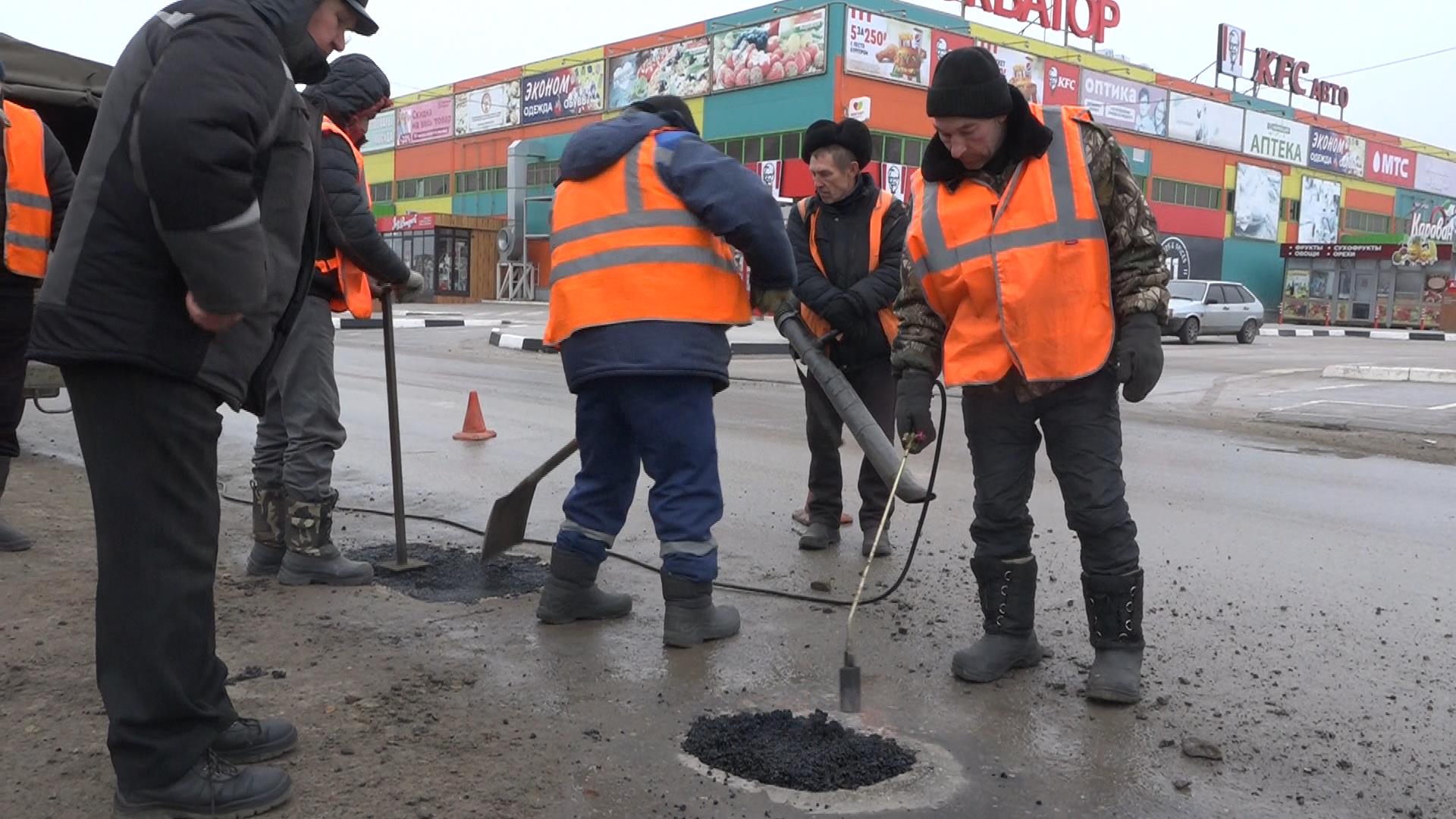 В Кузнецке начали по-новому асфальтировать дороги