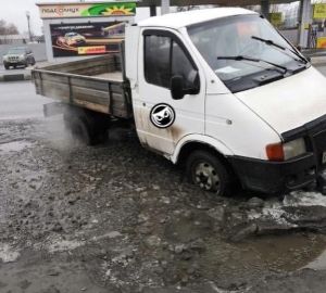 В районе Маяка автомобилистов на дороге подстерегает опасность