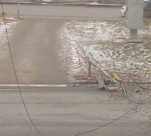 В Пензе возле "Самолета" опасно провисли провода