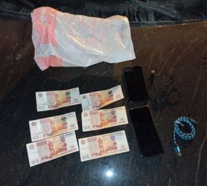 Осужденный попытался дать взятку инспектору по надзору, чтобы получить мобильник