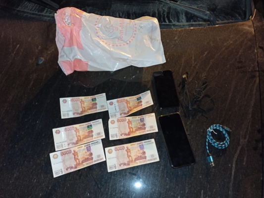 Осужденный попытался дать взятку инспектору по надзору, чтобы получить мобильник