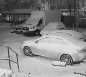 Пешеходы решили выломать шлагбаум в центре Пензы. Видео