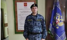 Судебный пристав вывел из задымленной квартиры пожилую женщину