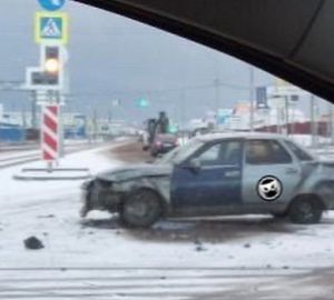 В ДТП на пересечении улиц Рябова и Перспективной пострадала легковушка