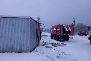Пензенские пожарные ликвидировали возгорание строительного вагончика