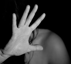 Житель Тамалинского района неоднократно домогался до своей несовершеннолетней дочери