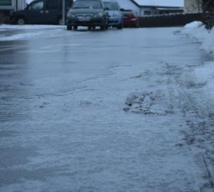 Пензенцам объяснили, зачем в мороз дороги обрабатывают реагентами