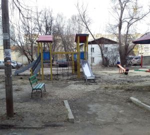 В Кузнецке дети рискуют получить травмы, катаясь с новых горок