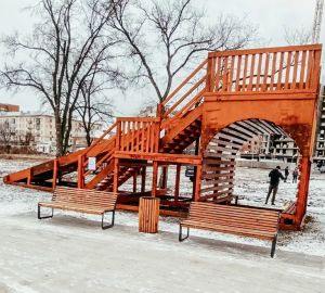 В Пензе на набережной появился комплекс с горками