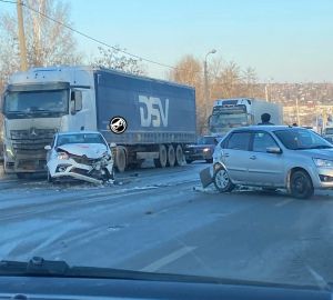 Двое водителей пострадали в результате жесткой аварии на М5