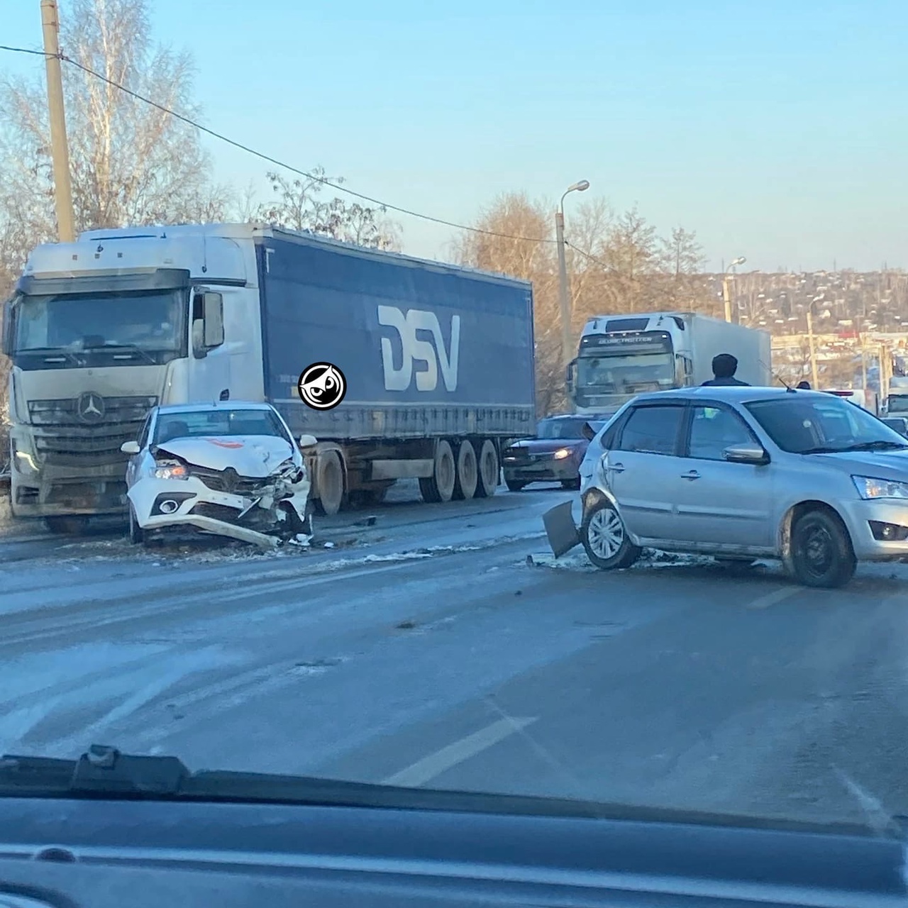 Двое водителей пострадали в результате жесткой аварии на М5