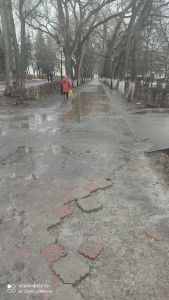 В центре Кузнецка из сквера пропала плитка