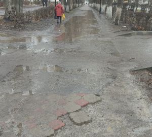 В центре Кузнецка из сквера пропала плитка