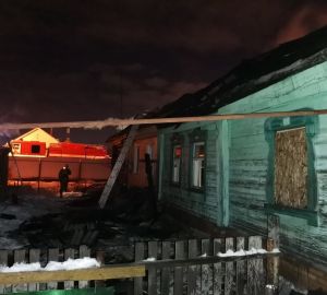 33 спасателя тушили жилой дом в Терновке. Есть пострадавшие