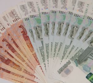 Депутаты предложили ввести ежемесячную выплату 10 000 рублей семьям с детьми