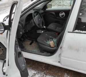 В Пензе неадекватный босой мужчина разбил чужой автомобиль