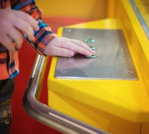 Работники пензенских детских игровых центров вакцинированы на 100%