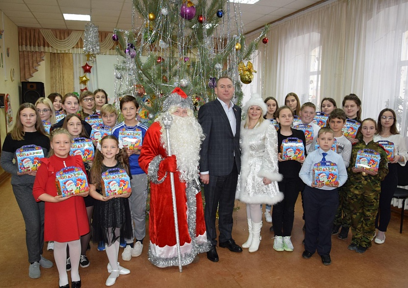 Владимир Вдонин оказал помощь талантливым детям Пензенской области