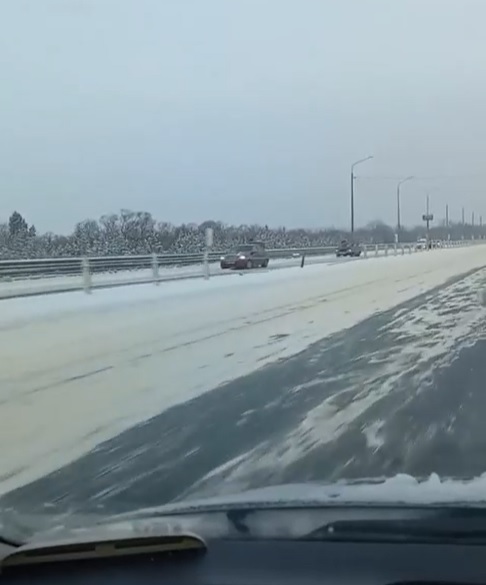 В Пензе из-за ямы на мосту несколько автомобилей остались без колес