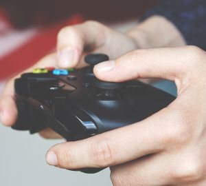 Житель Пензы хотел получить игровую приставку, но только лишился денег