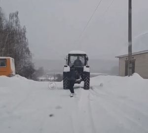 Трактористу из Пензенской области грозит штраф за катание сноубордиста