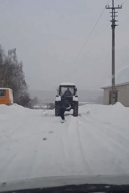 Трактористу из Пензенской области грозит штраф за катание сноубордиста