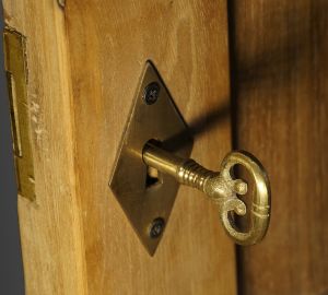 Незнакомец забрался в квартиру пензячки и устроил погром