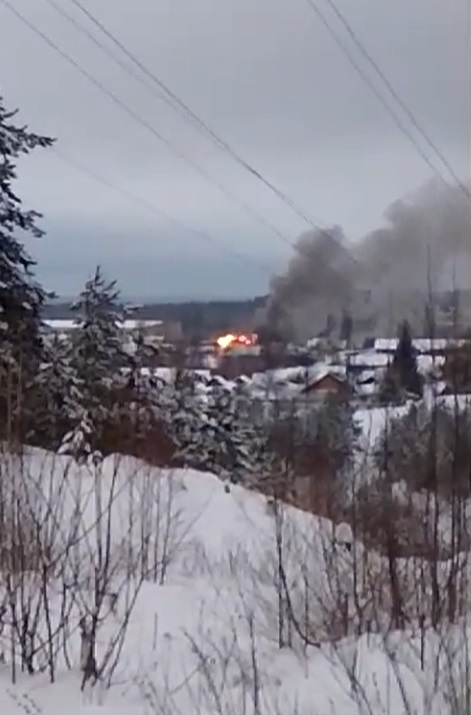 В Пензенской области 20 пожарных тушили горящий дом