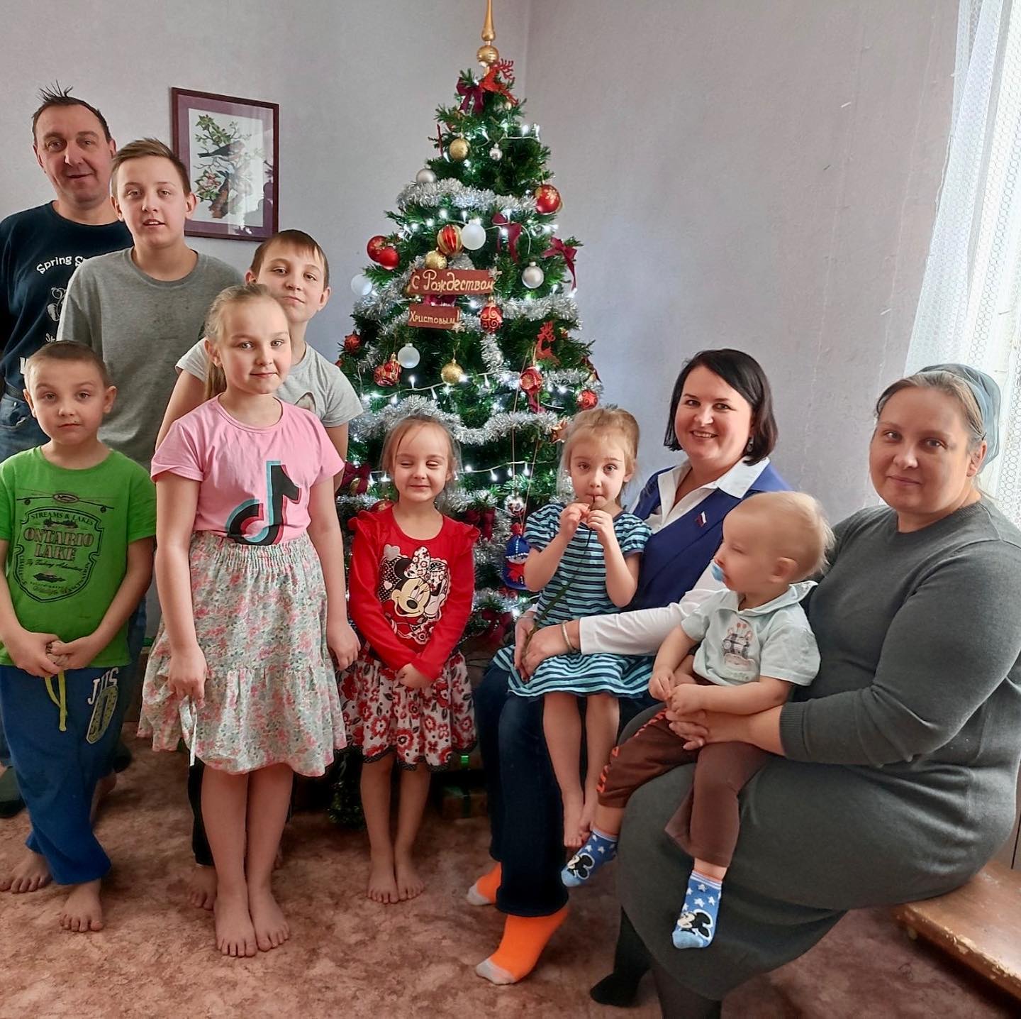 Ольга Чистякова привезла подарки многодетной семье Беляевых