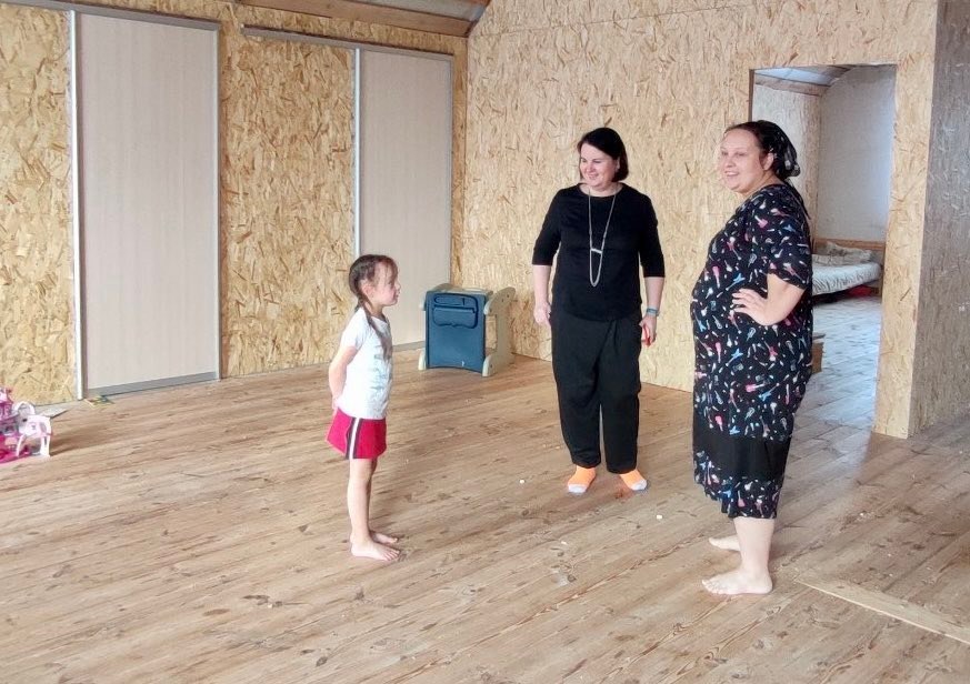 Ольга Чистякова помогла семье с 9 детьми сделать ремонт в доме